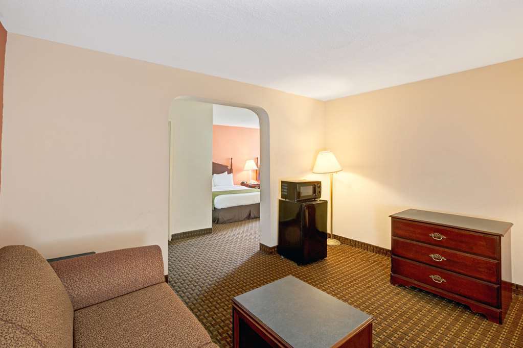 Clarion Inn & Suites Near Downtown Knoxville Facilities photo